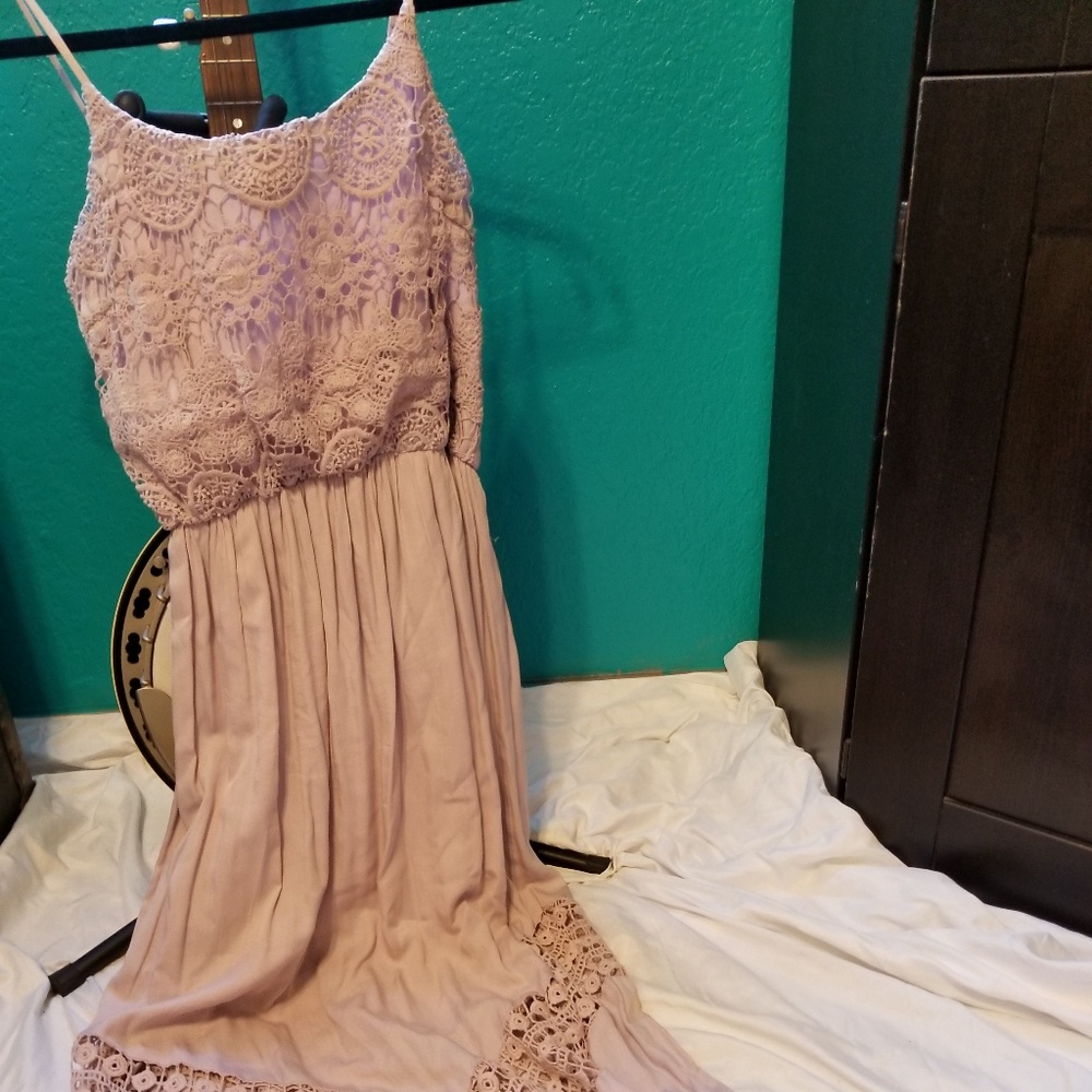Floor length light purple lace gown - Picture 2 of 7